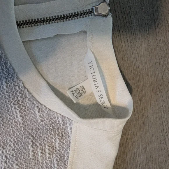 Victoria's Secret White Gray Silver Sparkle Tunic - Picture 6 of 10